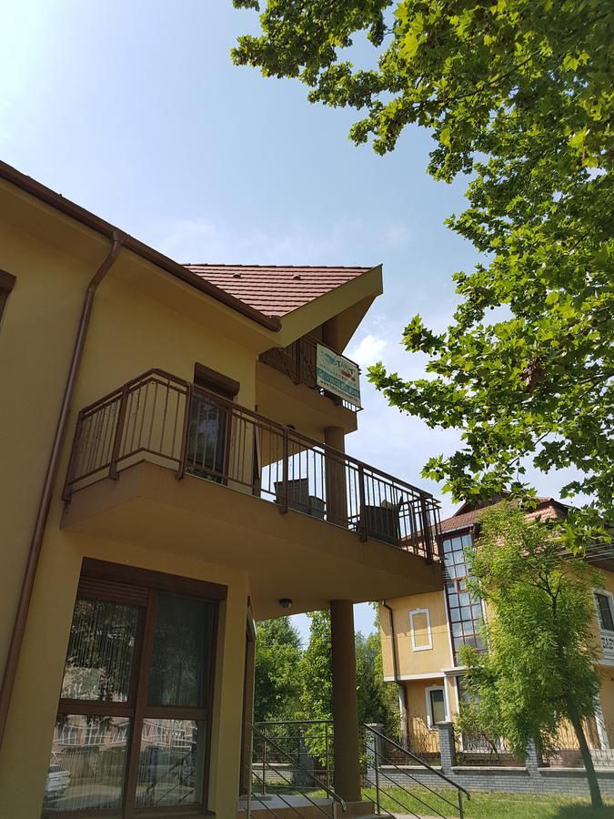 Tahiti Apartman Hajdúszoboszló Exterior foto